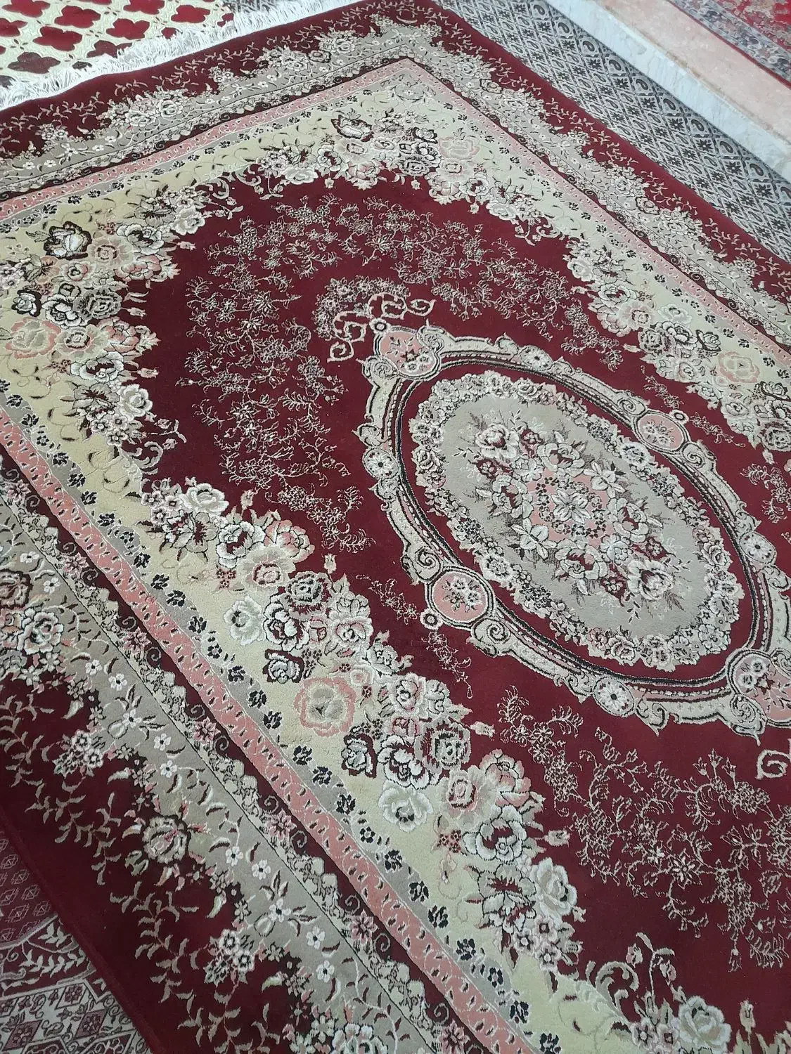 فرش ۱۲ متری|فرش|اندیشه, اندیشه فاز ۱|دیوار