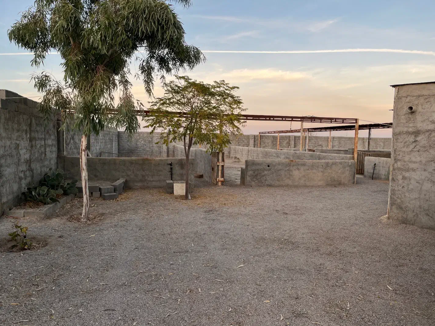 زمین باغی چهار دیواری باغی گلخانه دامداری|فروش زمین و ملک کلنگی|اصفهان, سرشبادران|دیوار