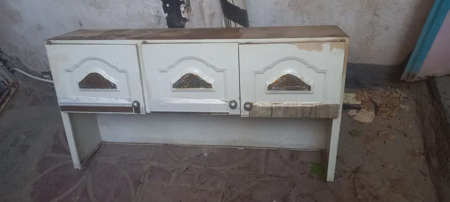 اب جیکون|آب‌چکان و نظم‌دهنده ظروف|پاکدشت, پاکدشت (مامازند)|دیوار