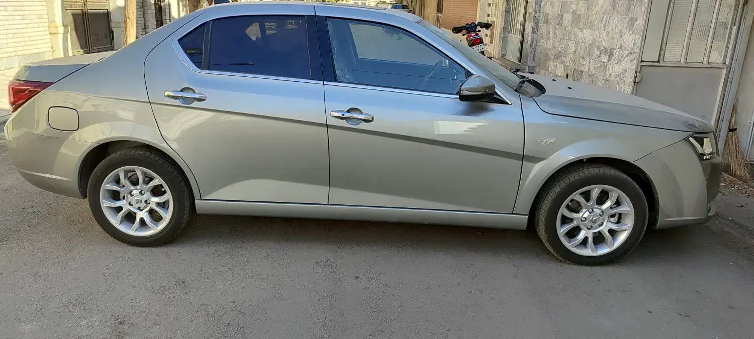 دنا پلاس اتومات|خودرو سواری و وانت|بروجرد, |دیوار