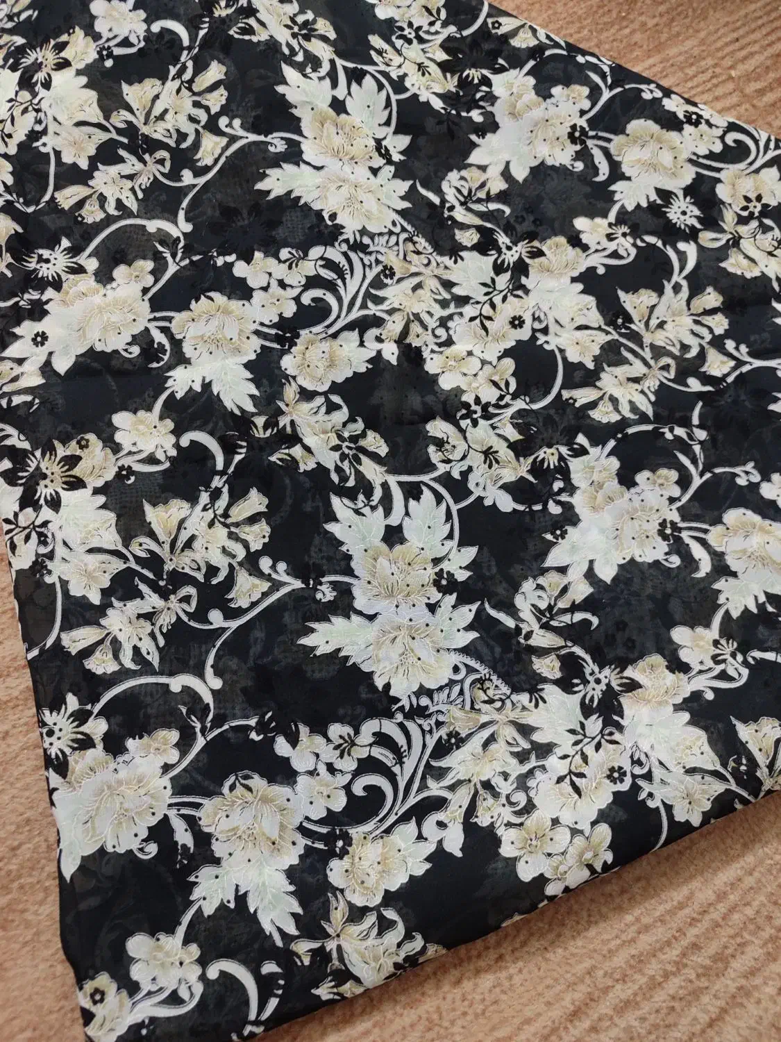 چادررنگی|لباس|قم, شاه سید علی|دیوار