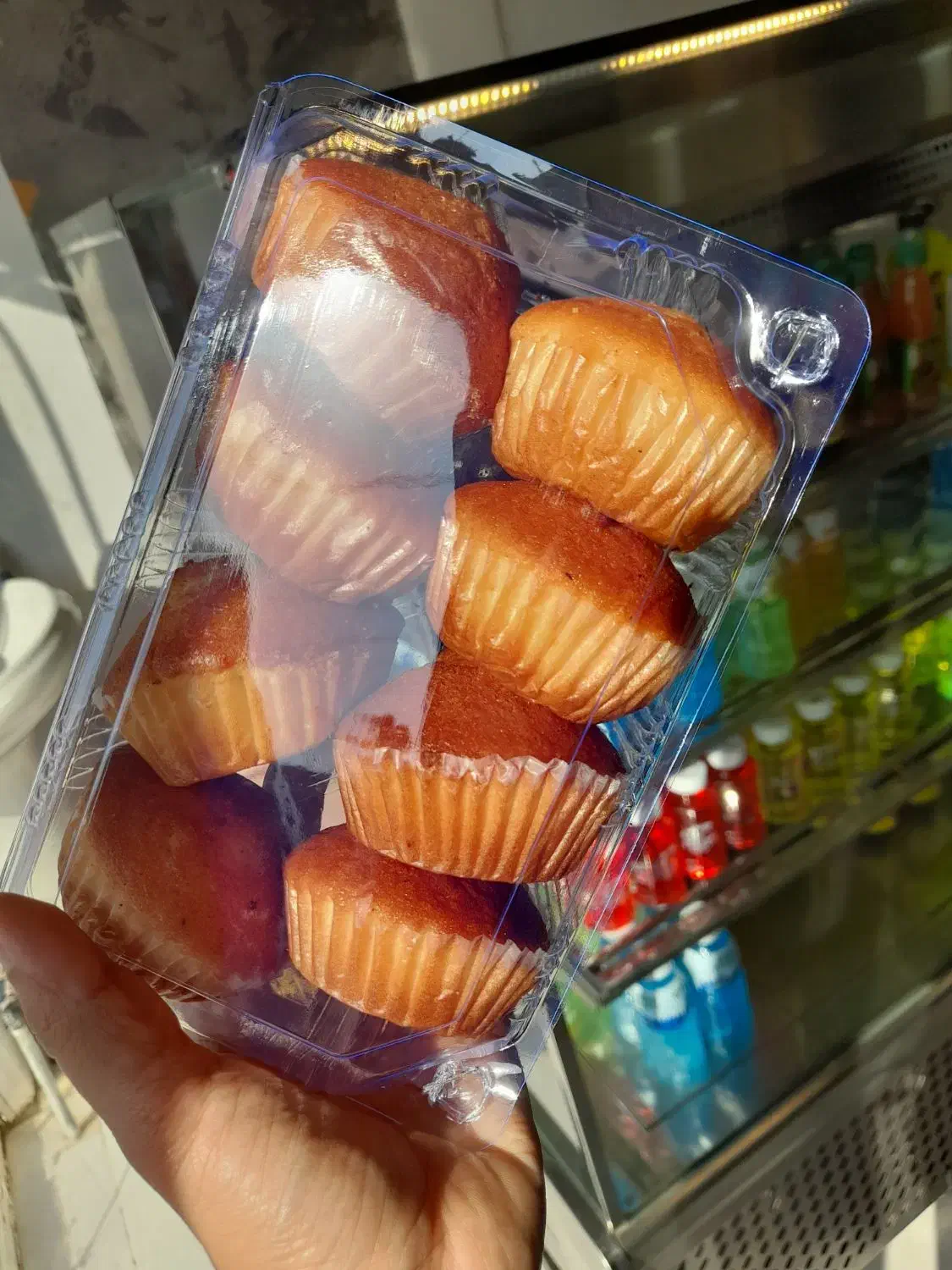 کیک تازه بندر دیر دوناتکده کالو|خوردنی و آشامیدنی|بندر دیر, |دیوار