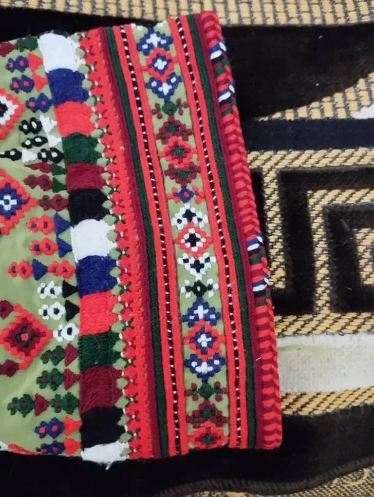 دوچکرم زاهدان و سراوان|لباس|کله گان, |دیوار