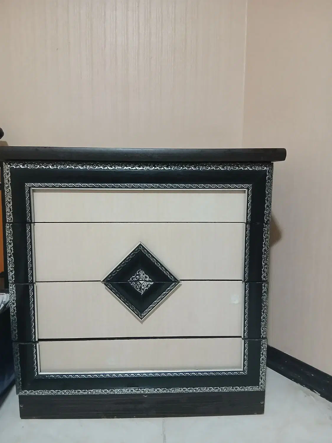 دراور|جاکفشی، کمد، دراور|صدرا-فارس, فاز ۱|دیوار