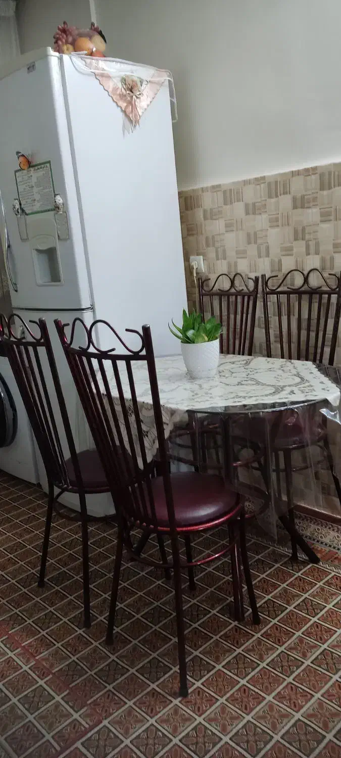 میز ناهارخوری سالم (۴نفره)|میز و صندلی غذاخوری|مشهد, ایثارگران|دیوار