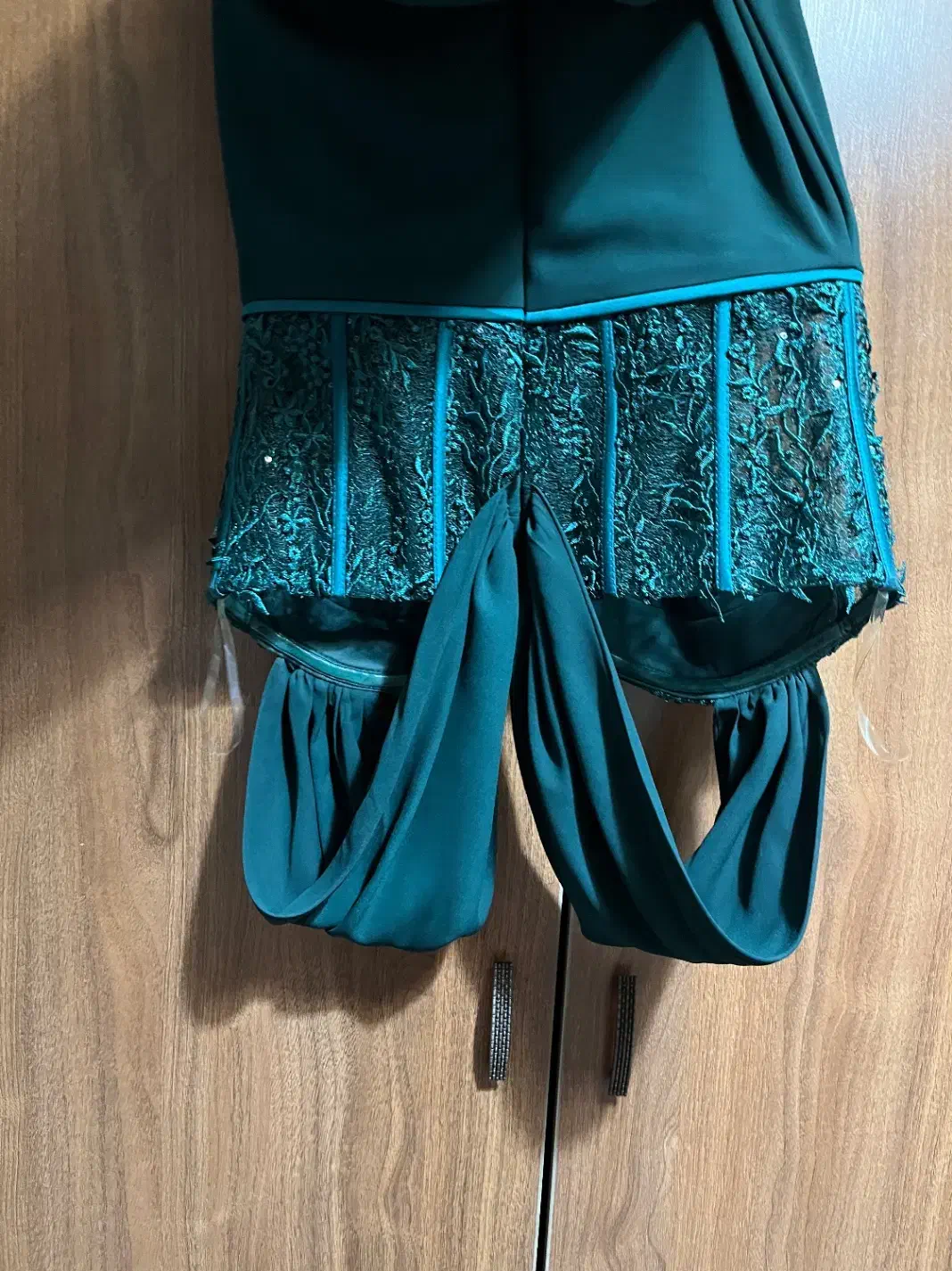 مجلسی|لباس|شهریار, شهریار|دیوار