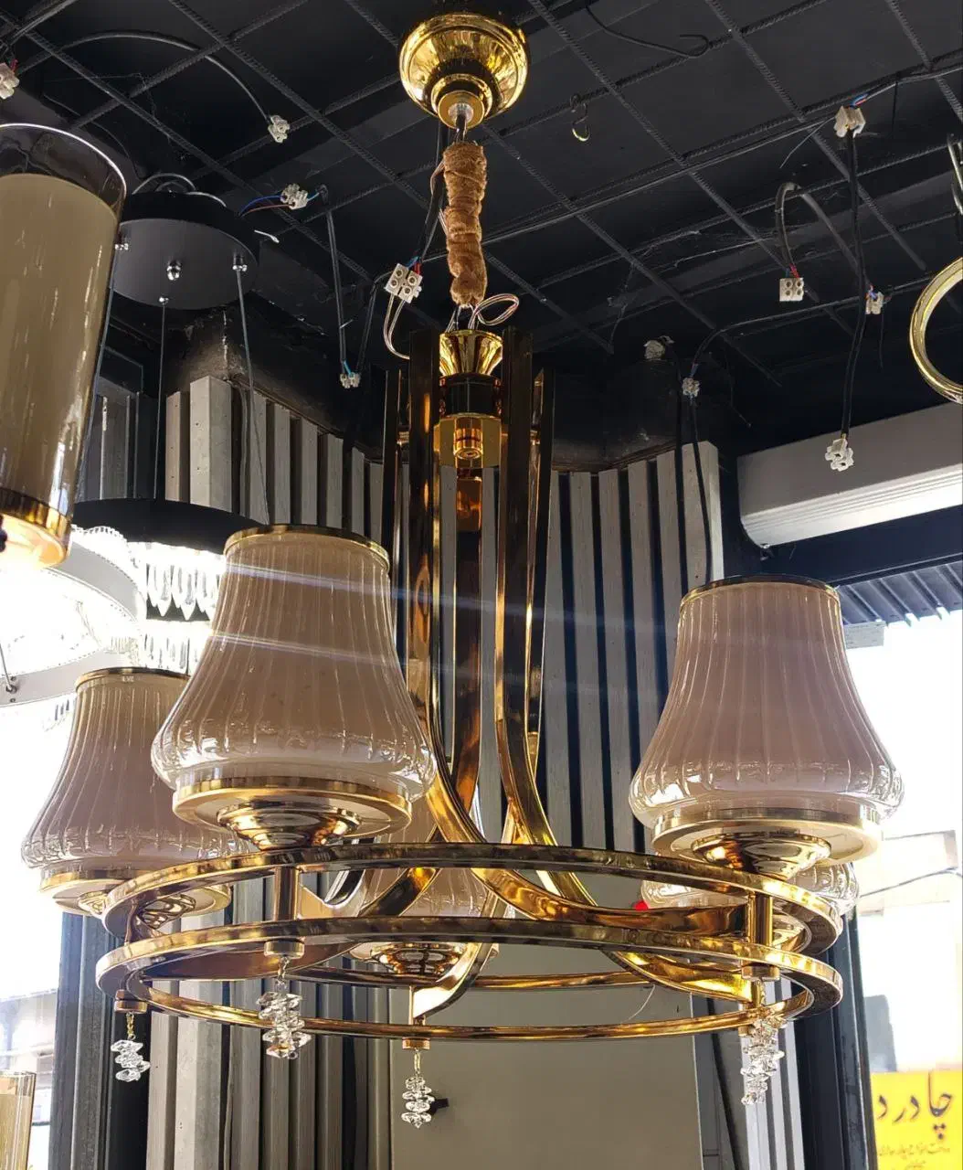 لوستر نونو،،هنوز آویز نشده|لوستر و چراغ آویز|شیراز, آزادگان|دیوار