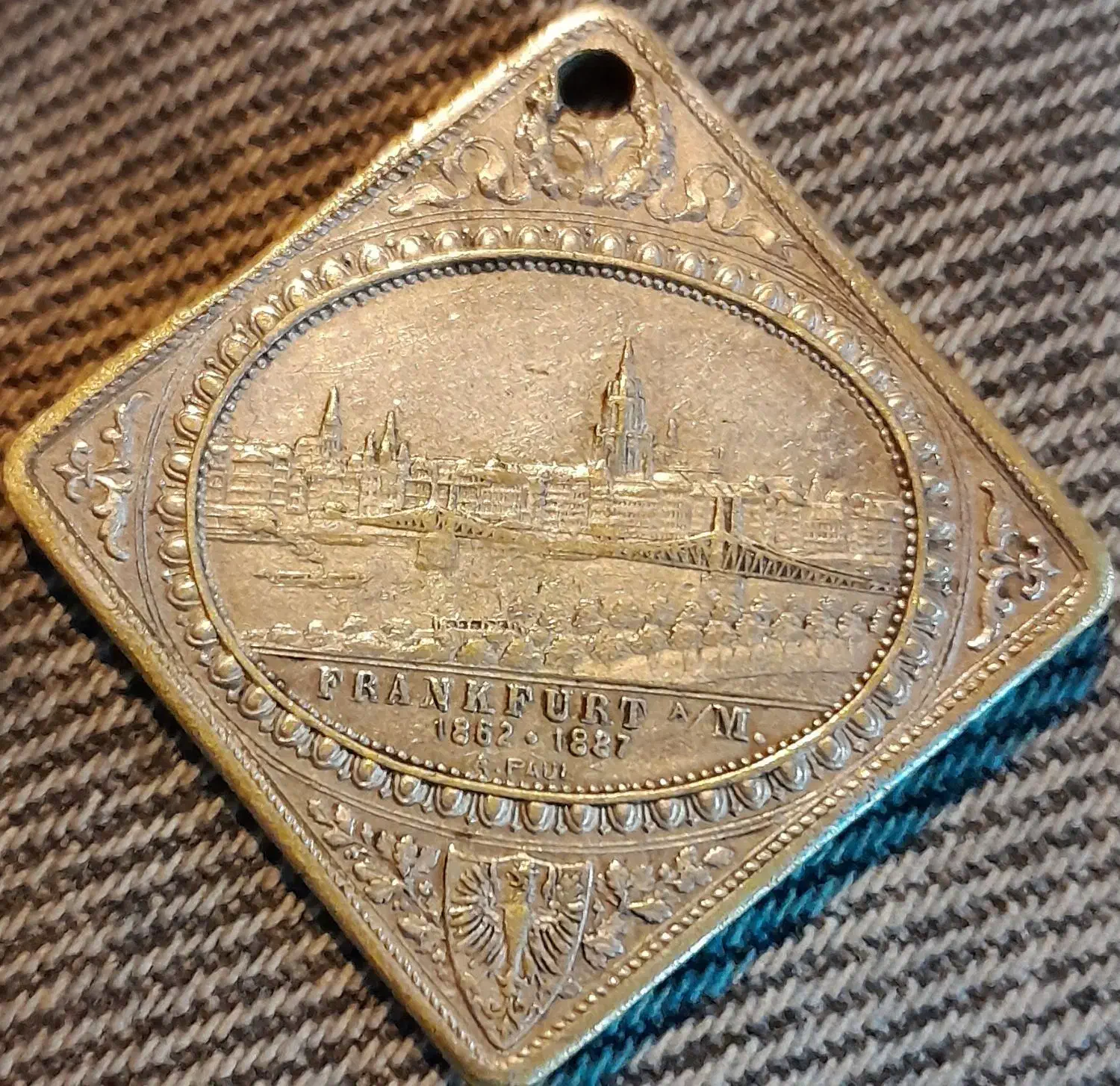 مدال قدیمی و سکه مبارک باد|کلکسیون سکه، تمبر، اسکناس|نجف‌آباد, ویلاشهر|دیوار