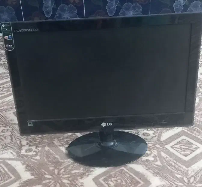 مانیتور ۱۹ اینچ LG|قطعات و لوازم جانبی رایانه|همدان, |دیوار
