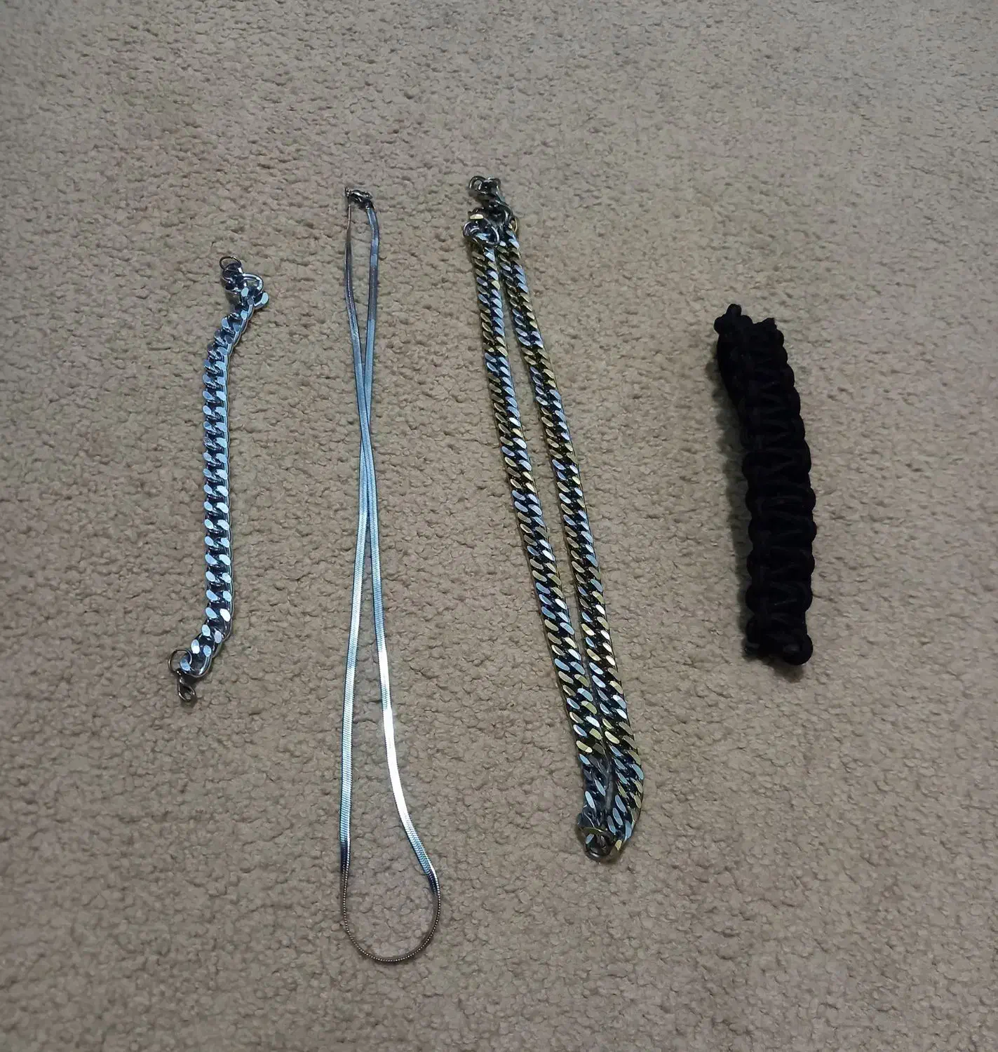 چند عدد گردن بند و دستبند|بدلیجات|اهواز, طالقانی|دیوار