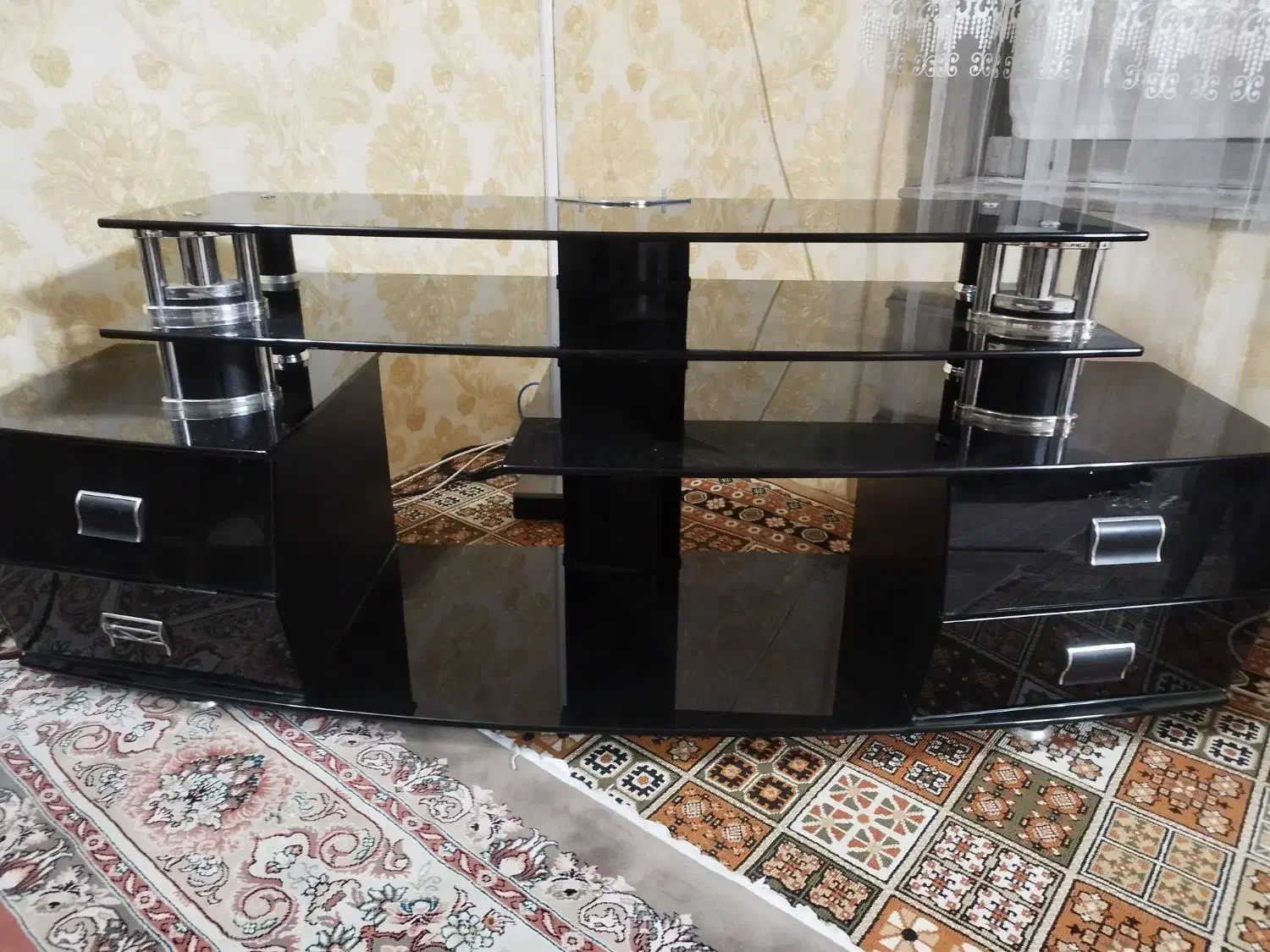 میز تلوزیون شیشه ای نیمه هلالی|میز تلویزیون|مشهد, عسگریه|دیوار