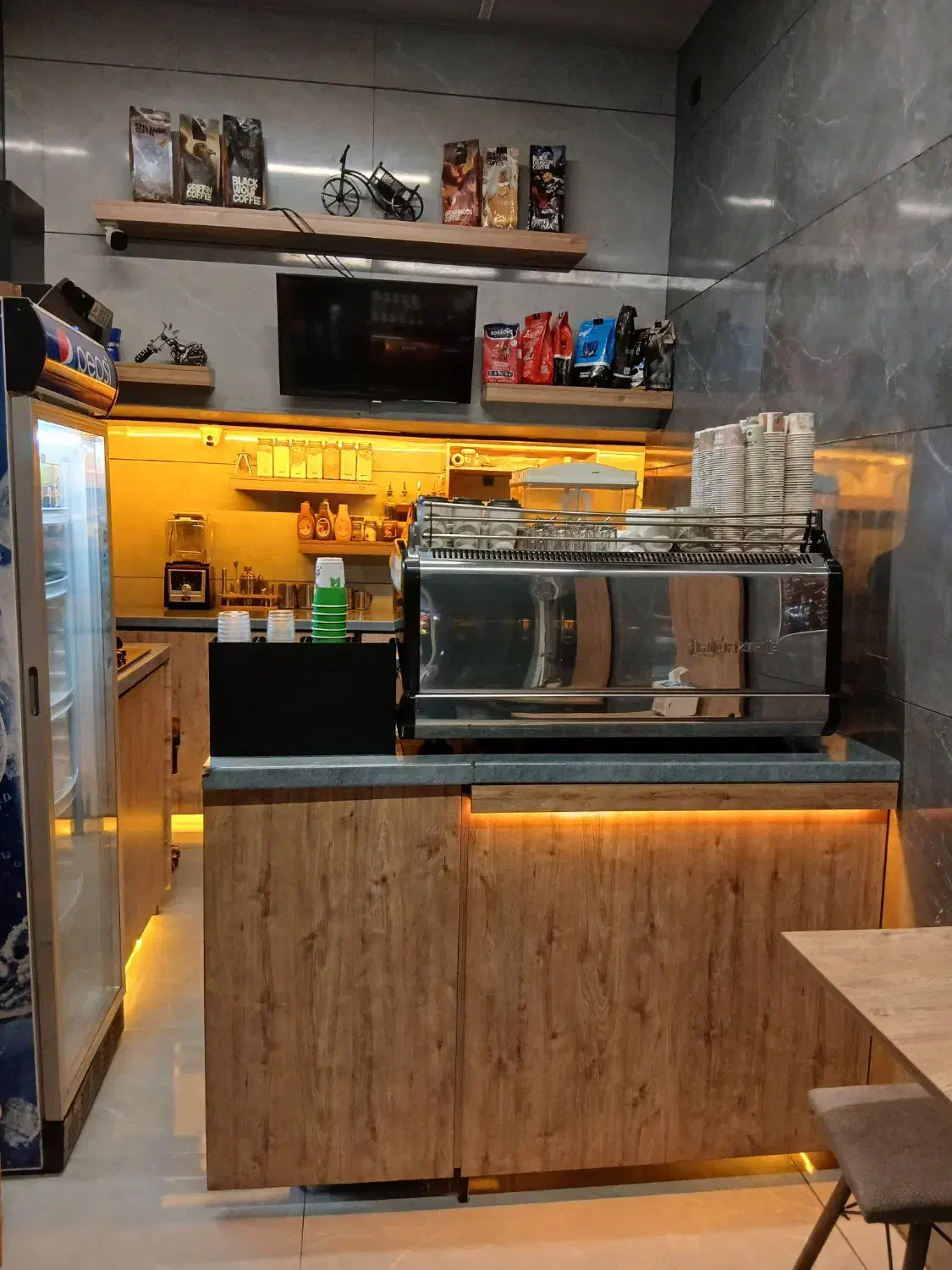 باریستا|استخدام خدمات فروشگاه و رستوران|شیراز, گلکوب|دیوار