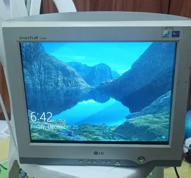 مانیتور crt پشت دار LG|رایانه رومیزی|بم, |دیوار