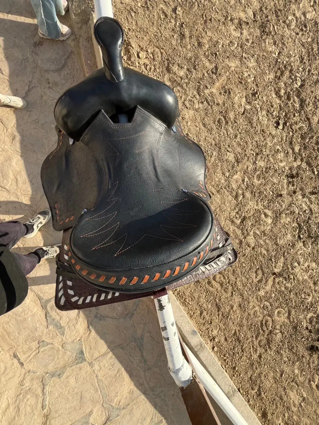 زین کابوی|اسب و تجهیزات اسب‌سواری|شهریار, اسکمان|دیوار