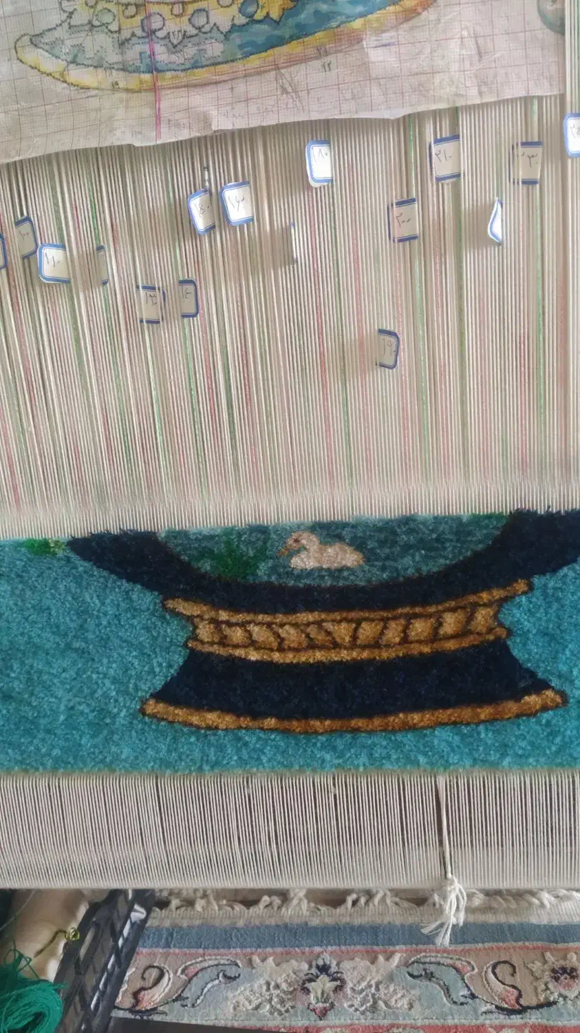 دار قالی به همراه تابلو فرش نیمه بافت نقشه سنتی|تابلو فرش|خرمآباد, |دیوار