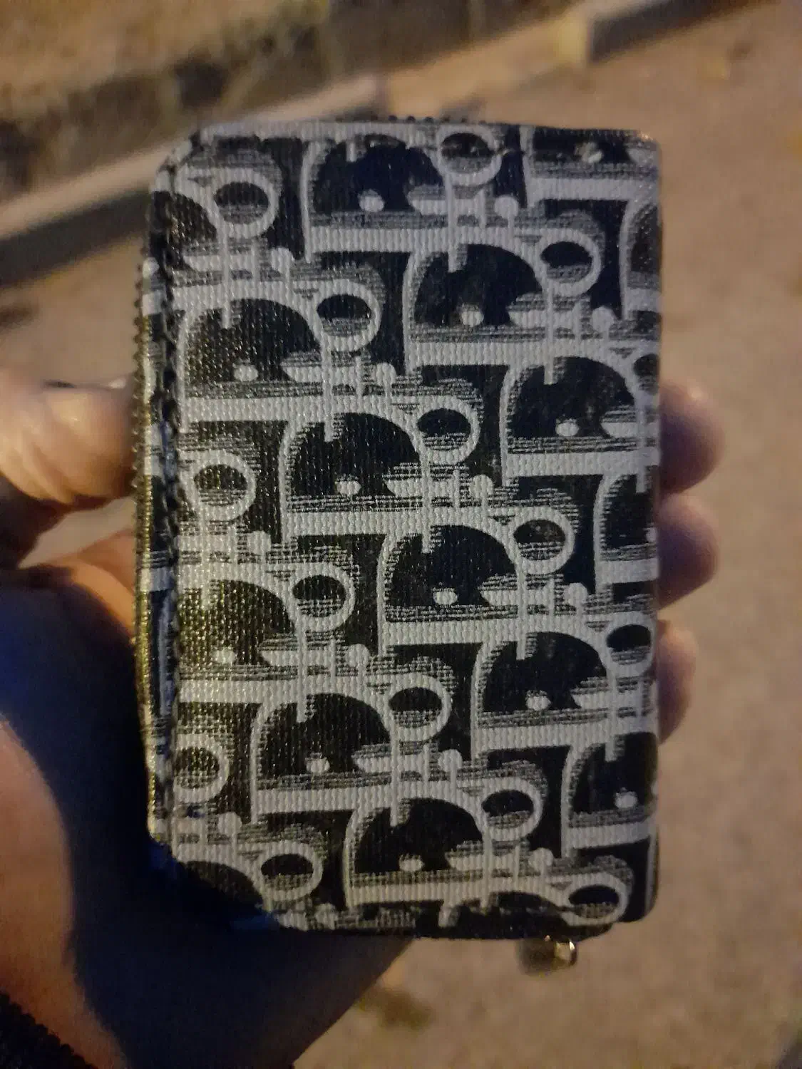 کیف گم شده|اشیا|بروجرد, |دیوار