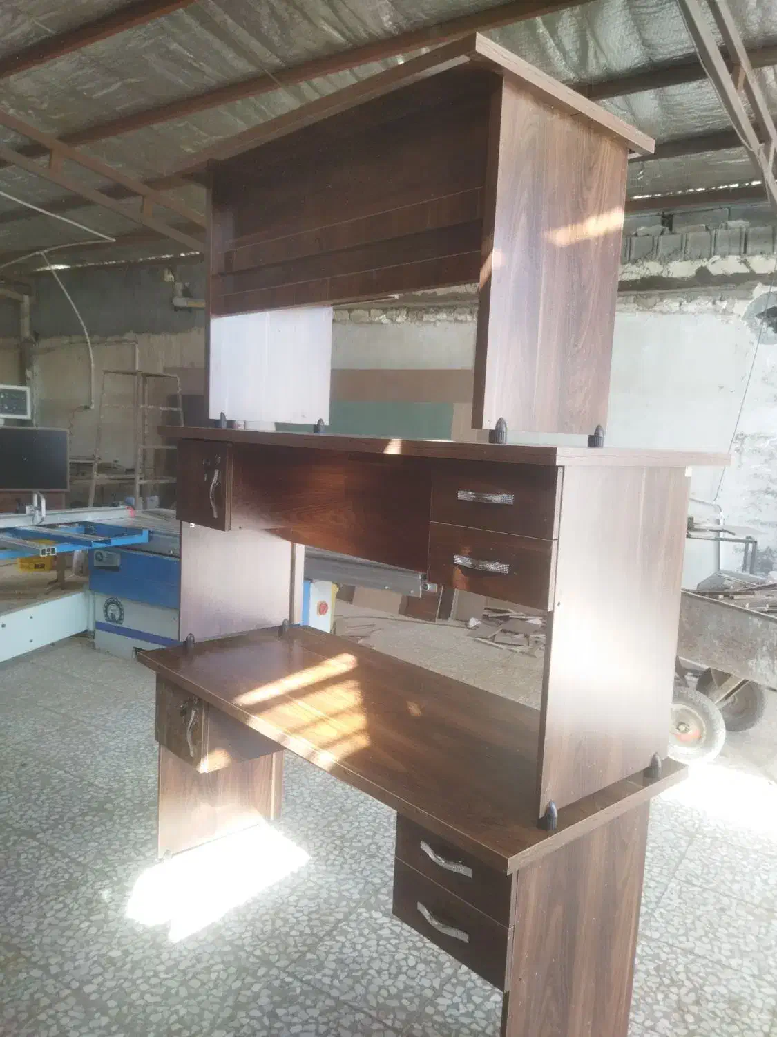 میز اداری|مبلمان اداری|اصفهان, ناصرخسرو|دیوار