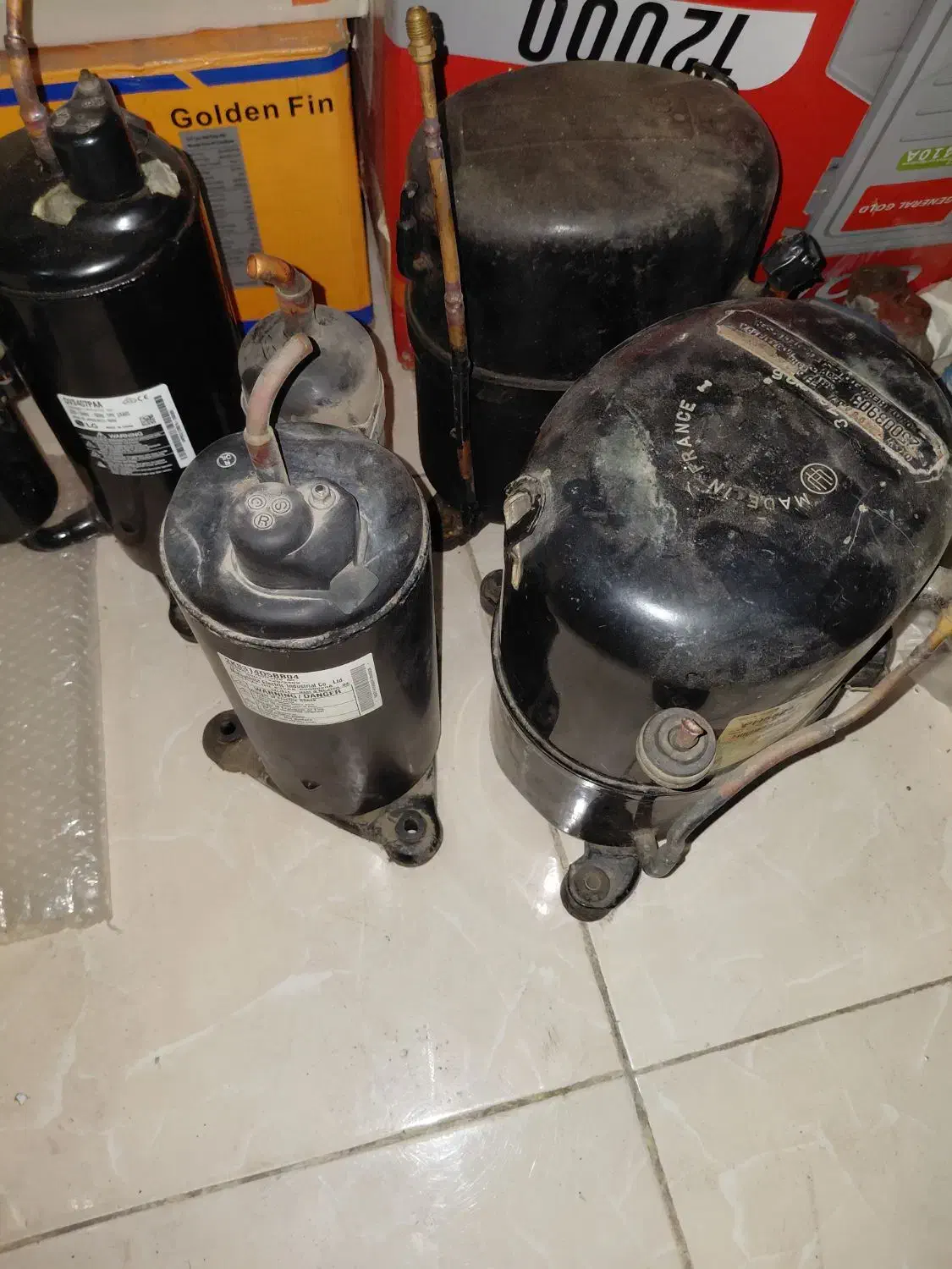 انواع کمپرسور اینورتر و پیستونی و روتاری|کولر گازی و فنکوئل|رشت, گلباغ نماز|دیوار