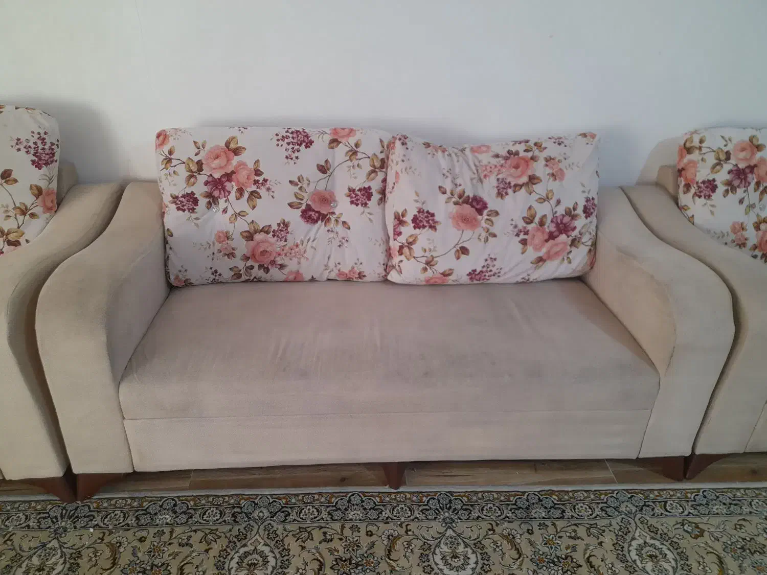 راحتی هفت نفره|مبلمان خانگی و میز عسلی|رشت, حومه رشت|دیوار