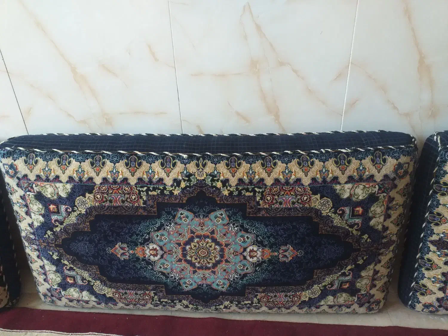 پشتی|پشتی|قم, شهر قائم|دیوار