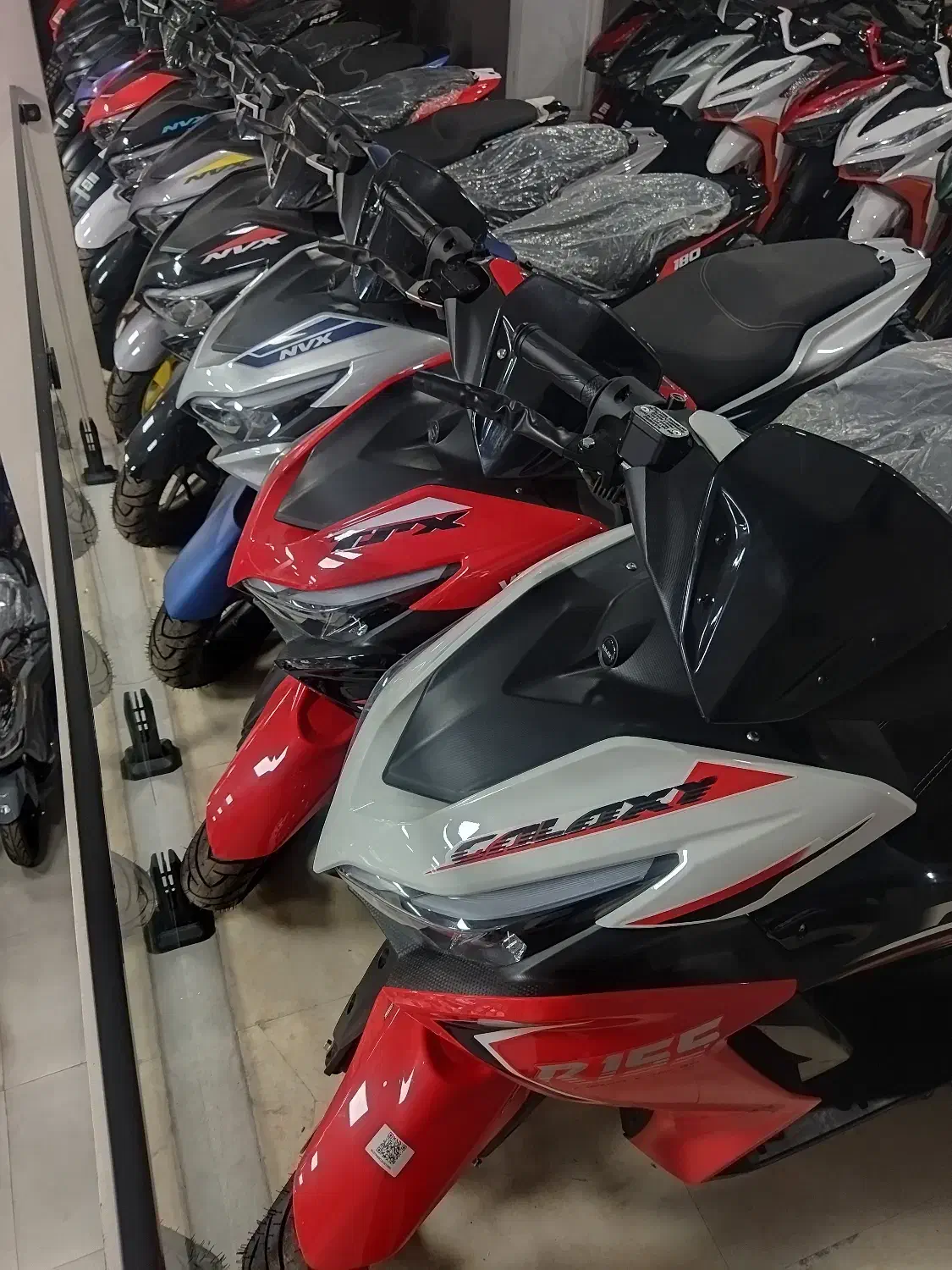 کمترین قیمت نقدی آیروکس کبیر 170 (NVX)|موتورسیکلت|رشت, فلسطین|دیوار