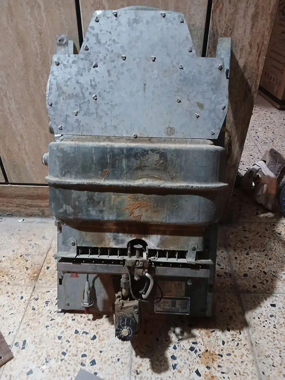 آبگرمکن گازی دیواری مخزنی|آبگرمکن، پکیج، شوفاژ|رامشیر, |دیوار