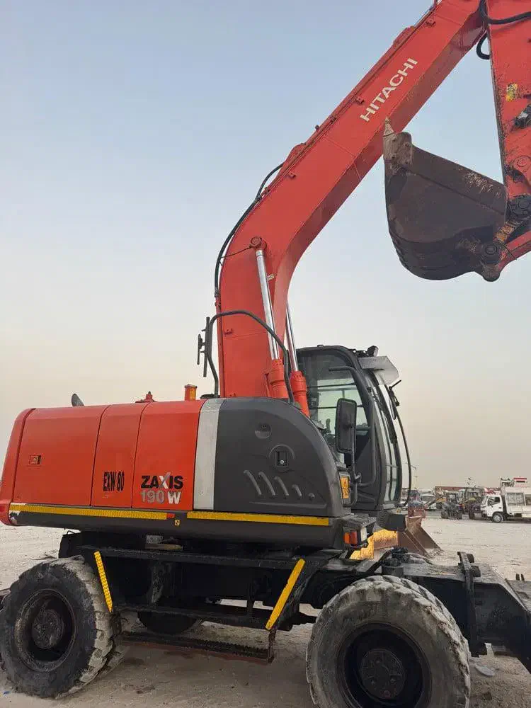 بیل هیتاچی ۱۹۰ و‌۲۱۰ لاستیکی مدل ۲۰۱۹ با ضمانت کار|خودرو سنگین|مشهد, ابوذر|دیوار