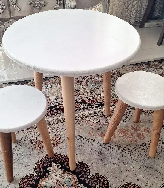 میز با دو عدد صندلی کودک|تخت و صندلی بچه|نجف‌آباد, دانشگاه آزاد نجف آباد|دیوار