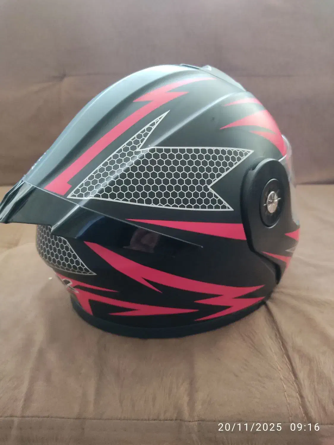 کلاه کاسکت فک متحرک در حد نو|قطعات یدکی و لوازم جانبی|بروجرد, |دیوار