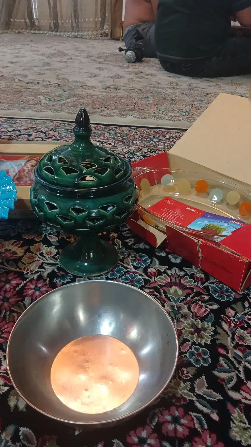 تعدادی ظروف با کارتن|ظروف سرو و پذیرایی|کرمان, |دیوار