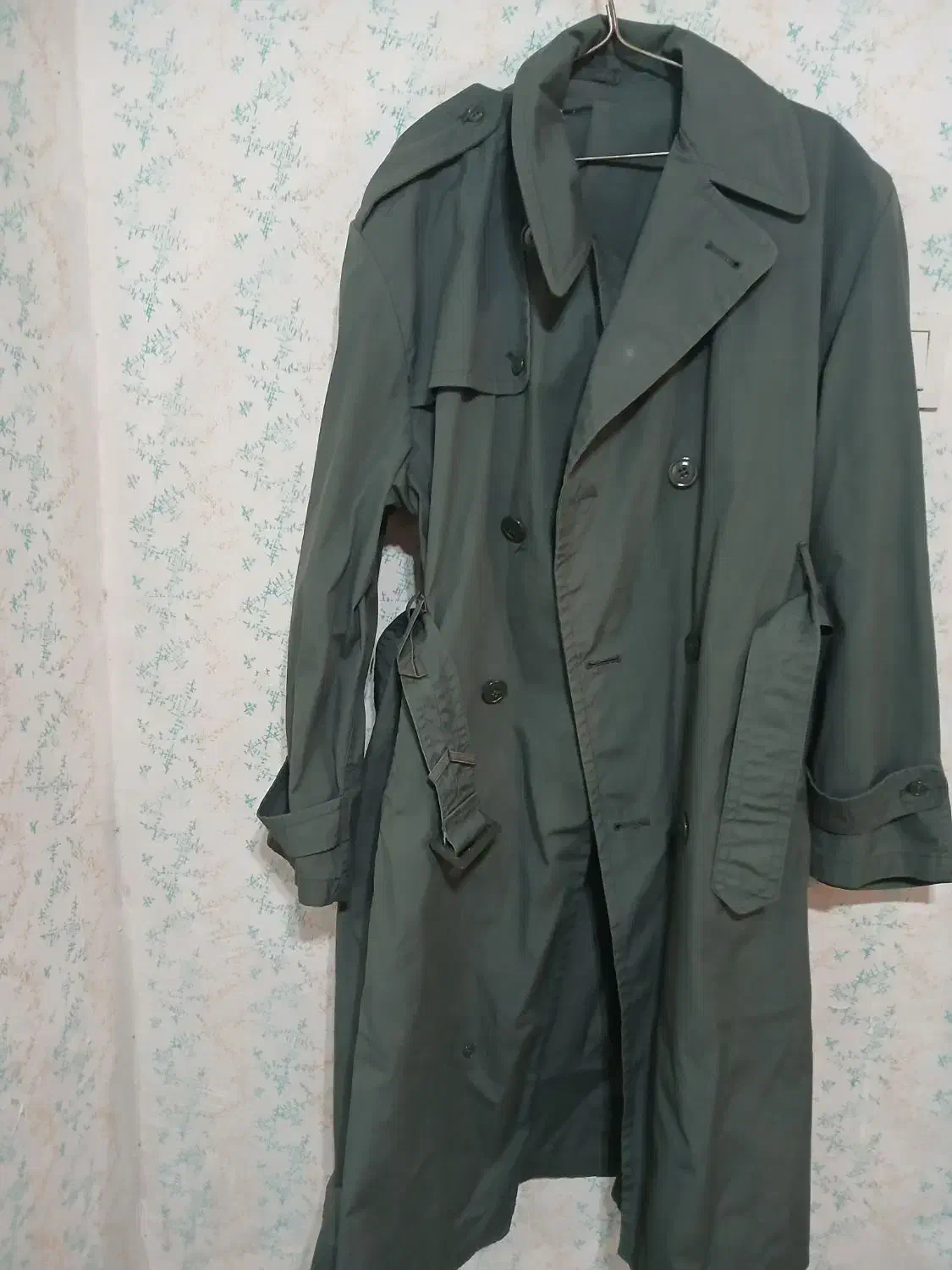 بارانی آمریکایی|لباس|شاهینشهر, مسکن مهر|دیوار