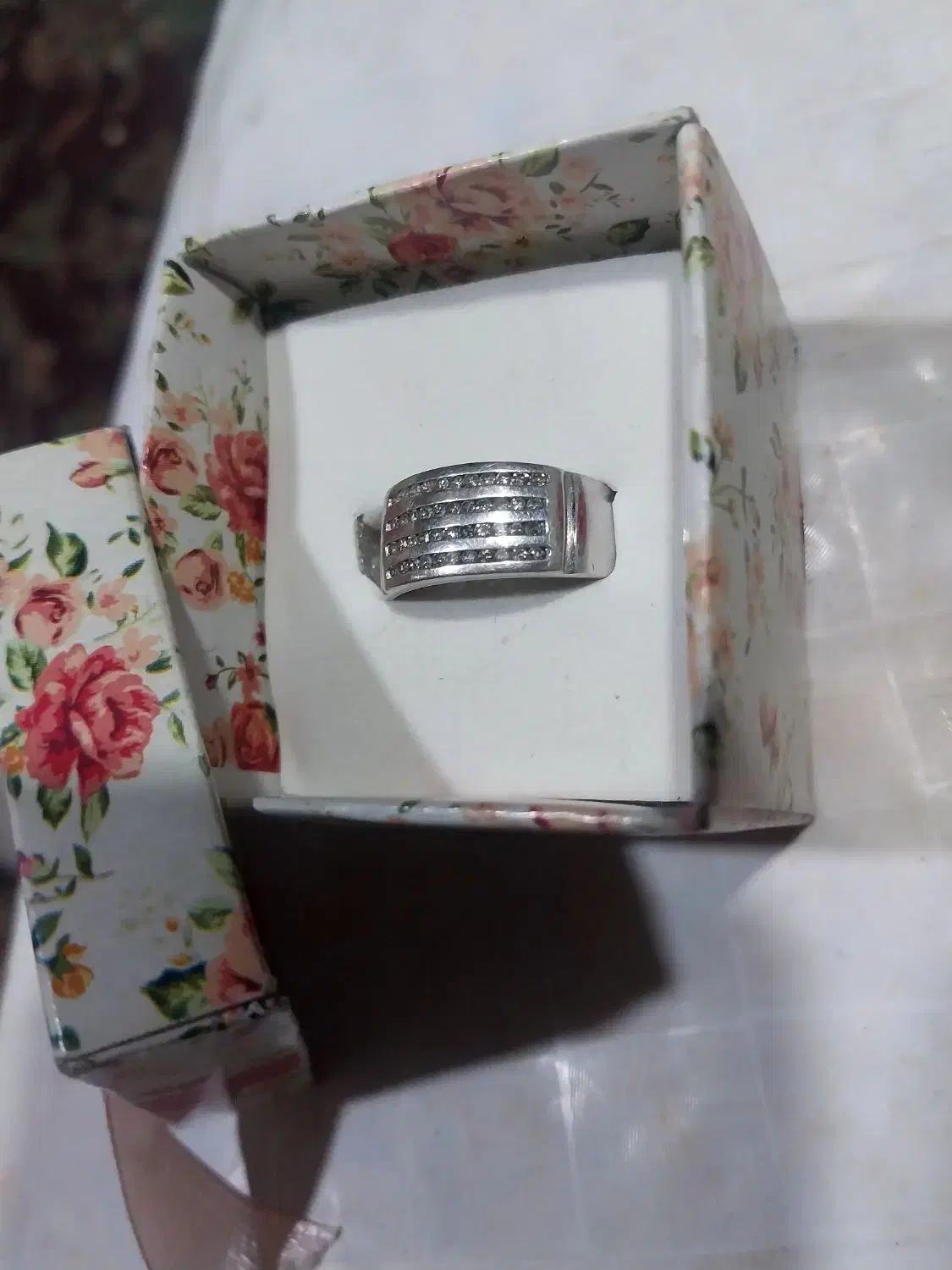 یک انگشتر با ۴۴ نگین الماس طبیعی|جواهرات|شیراز, کلاهدوز|دیوار