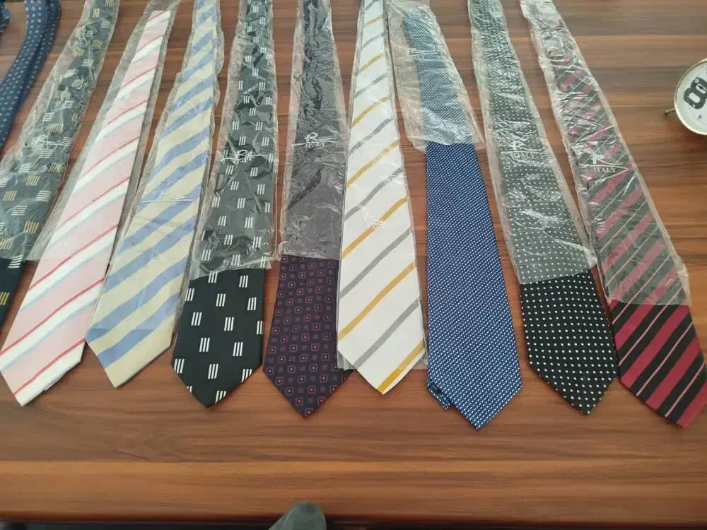 تعدادی کروات مردانه شیک با کیفیت موجود است|لباس|شاهینشهر, شهرک مطهری|دیوار