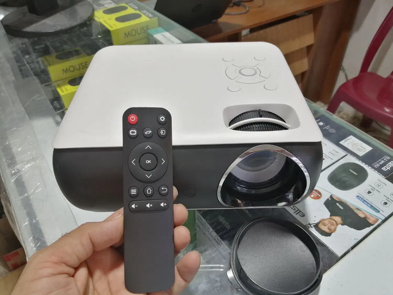 ویدیو پروژکتور 100 اینچ Happrun H1 بلوتوث دار|تلویزیون و پروژکتور|سراوان, |دیوار