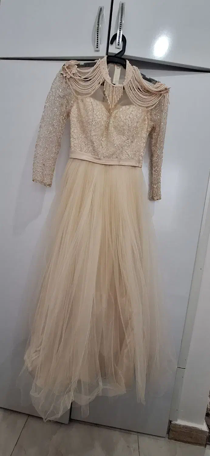 پیراهن مجلسی|لباس|رشت, حمیدیان|دیوار