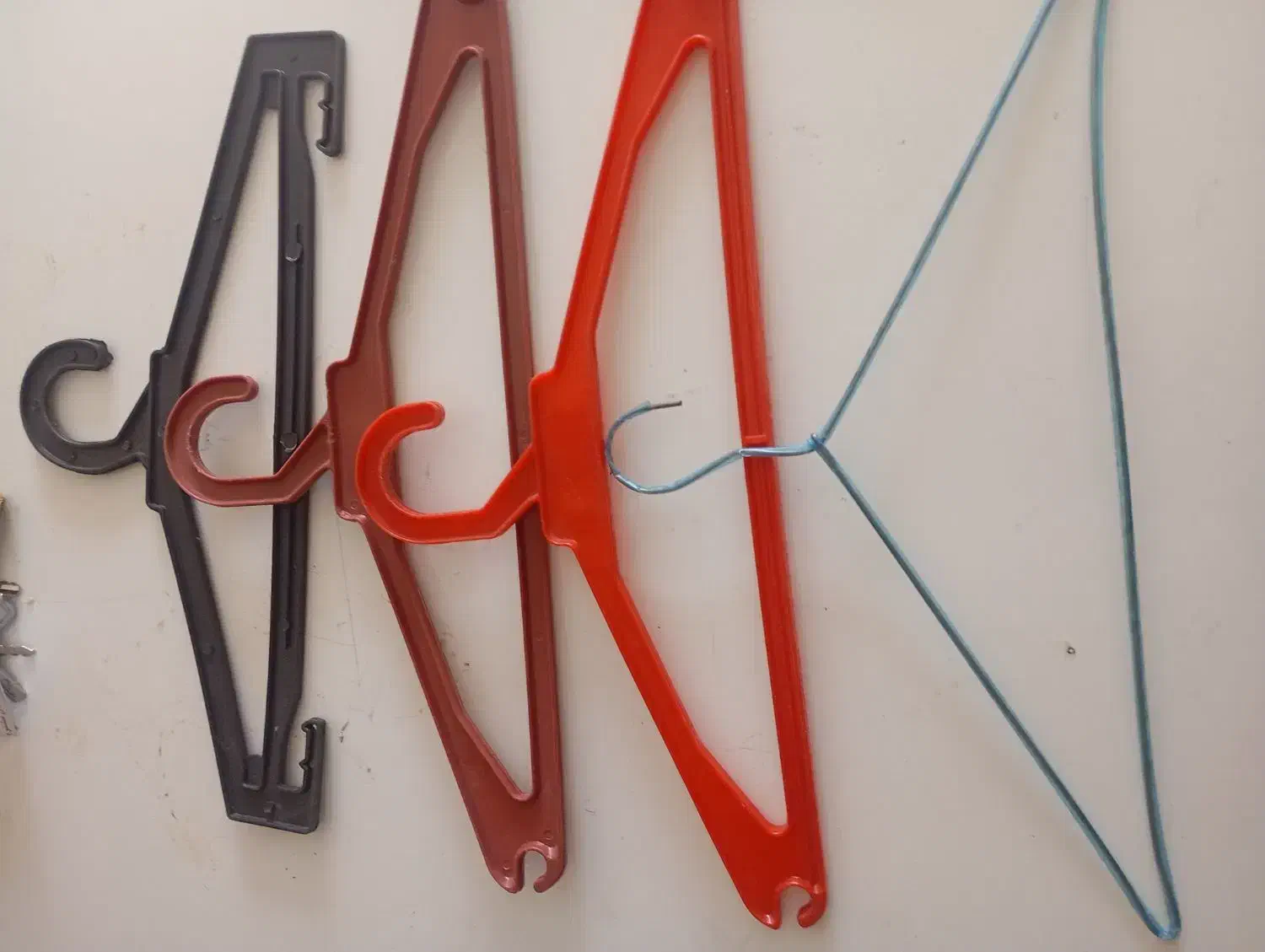 چوب رختی و رگال لوله ای|بندرخت و رختآویز|فولادشهر, مسکن مهر فولادشهر|دیوار