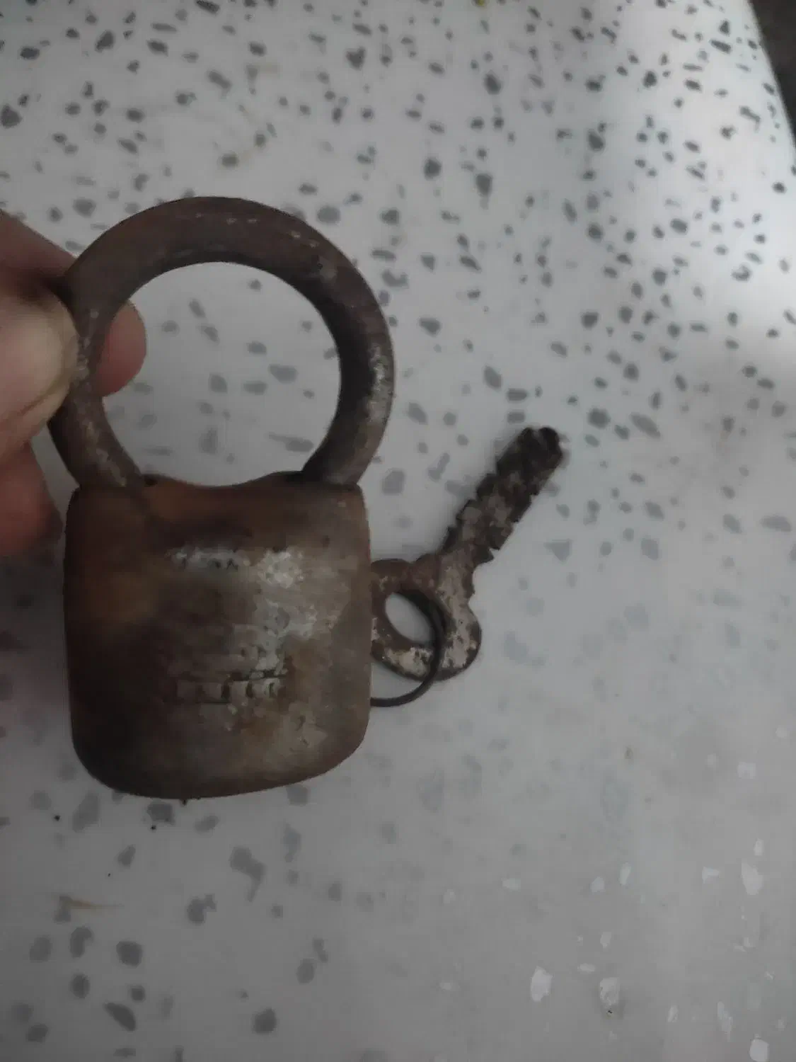 قفل|کلکسیون اشیاء عتیقه|مشهد, توس (بلوار توس)|دیوار