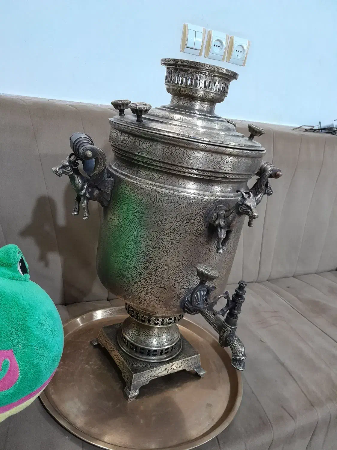 سماورزغالی|کلکسیون اشیاء عتیقه|تربتحیدریه, میدان مرکزی|دیوار