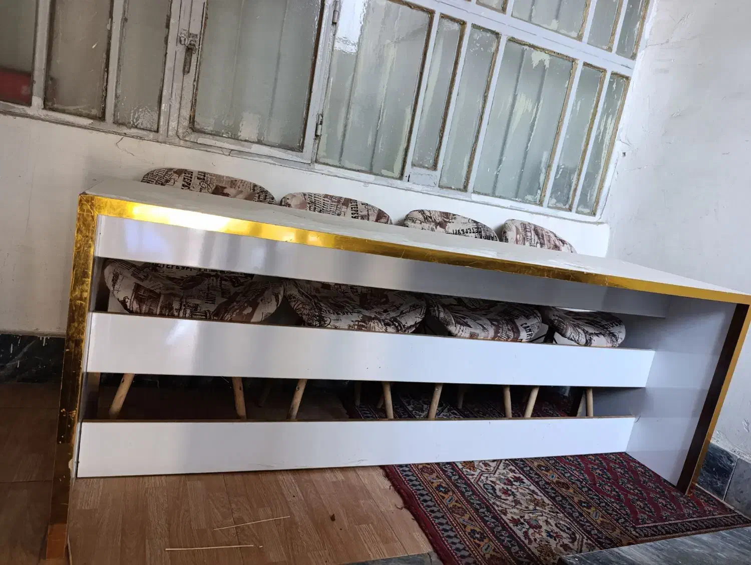 میز ناخن دونفر ۴عددصندلی|آرایشگاه و سالنهای زیبایی|خرمآباد, |دیوار