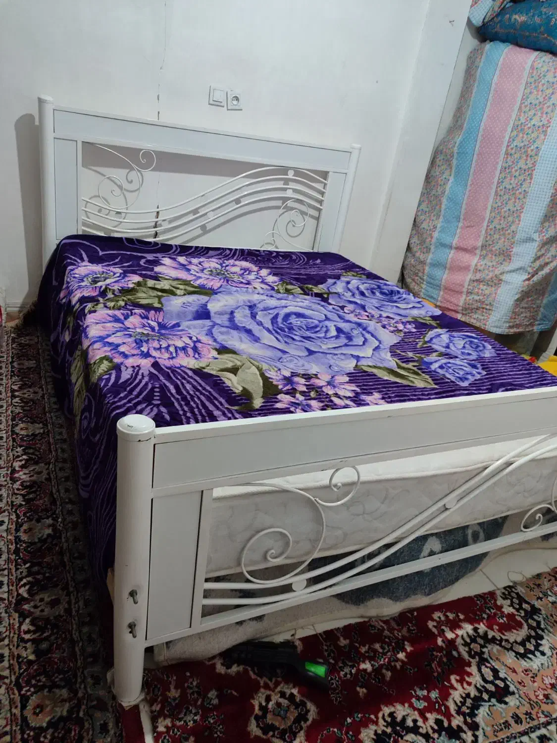 تخت خواب دو نفره فلزی|تخت و سرویس خواب|چهاردانگه (تهران), |دیوار