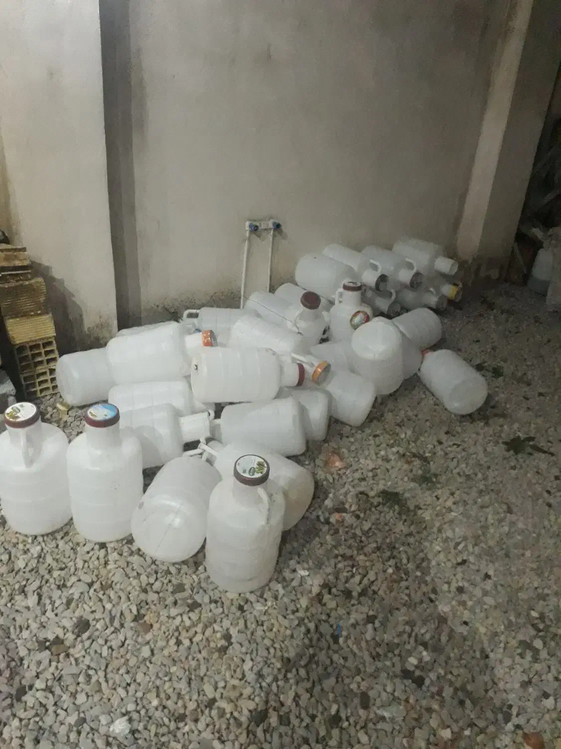 دبه خیارشور|ظروف نگهدارنده، پلاستیکی، یک‌بارمصرف|صومعه‌سرا, |دیوار