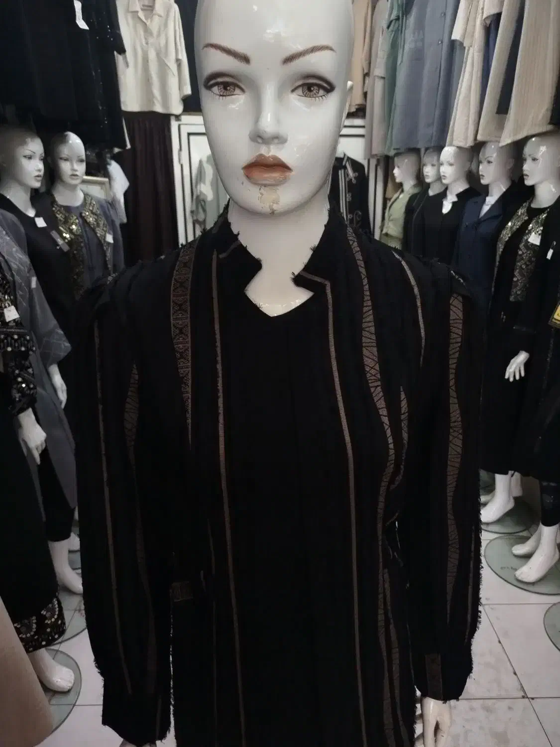 نیازمند فروشنده خانم باتجربه|استخدام بازاریابی و فروش|شیراز, بازار|دیوار