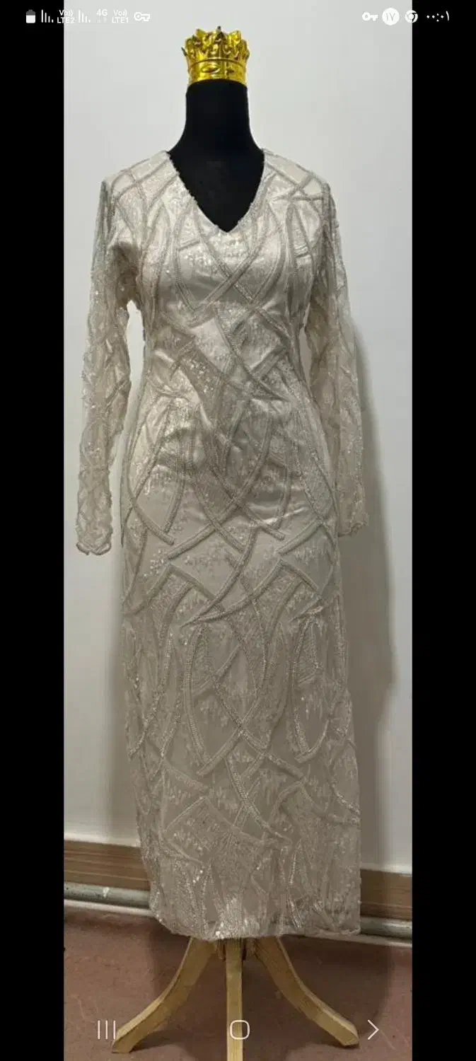 پیراهن مجلسی|لباس|پیشوا, |دیوار