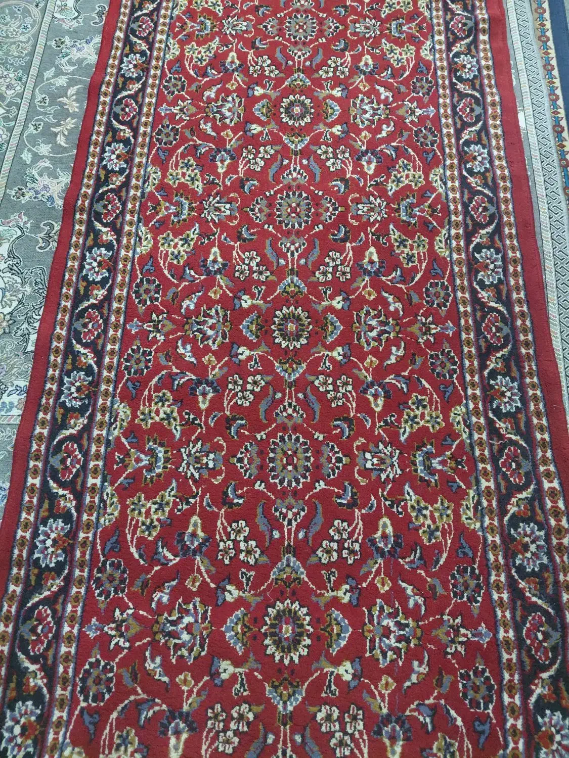 فرش راهرویی|فرش|بندر انزلی, آذربایجان|دیوار