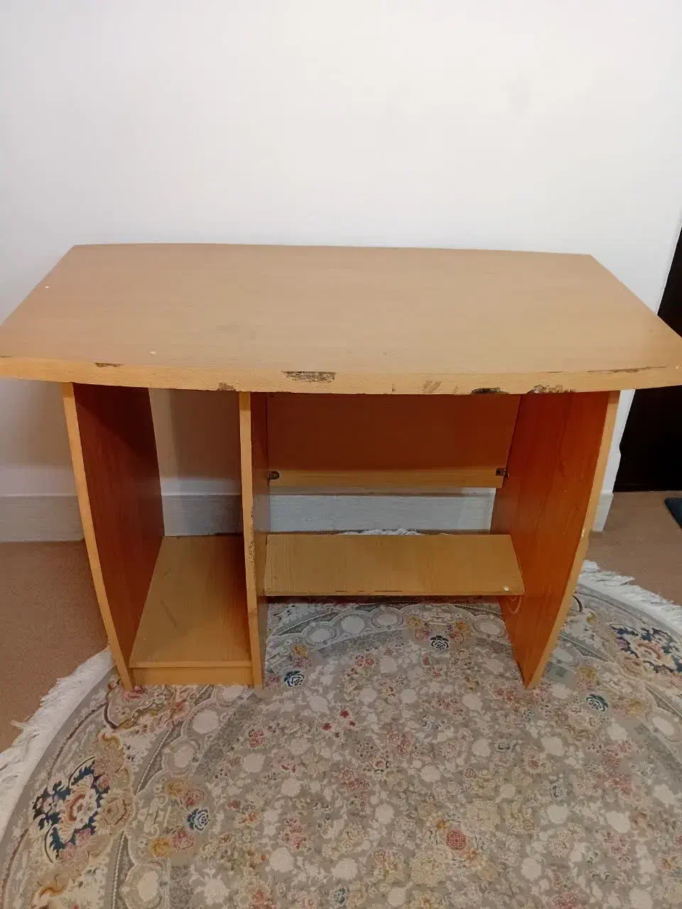 میز تحریر و کامپیوتر|میز تحریر و کامپیوتر|قم, شاه سید علی|دیوار