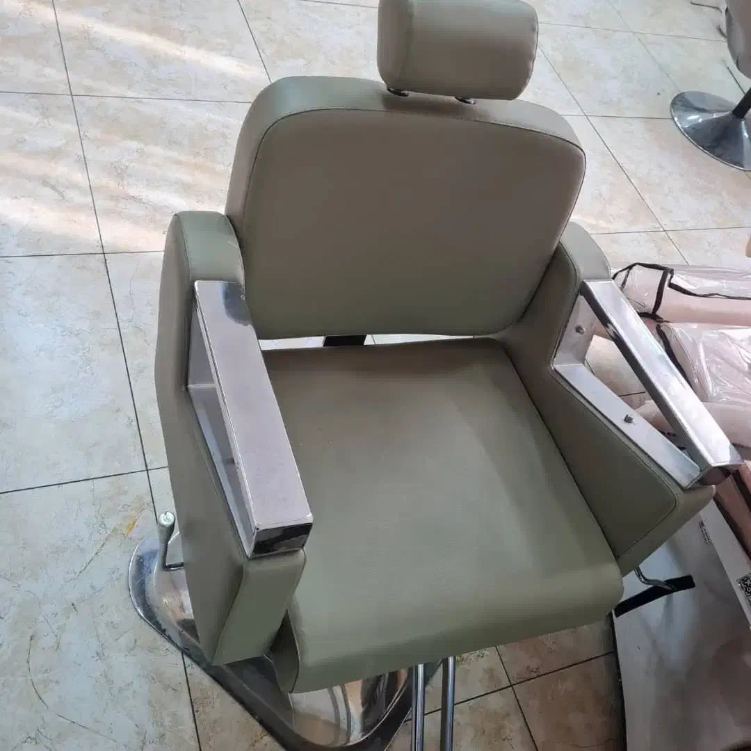 صندلی میکاپ بدنه استیل ۱۵تومن|آرایشگاه و سالن‌های زیبایی|رشت, منظریه|دیوار