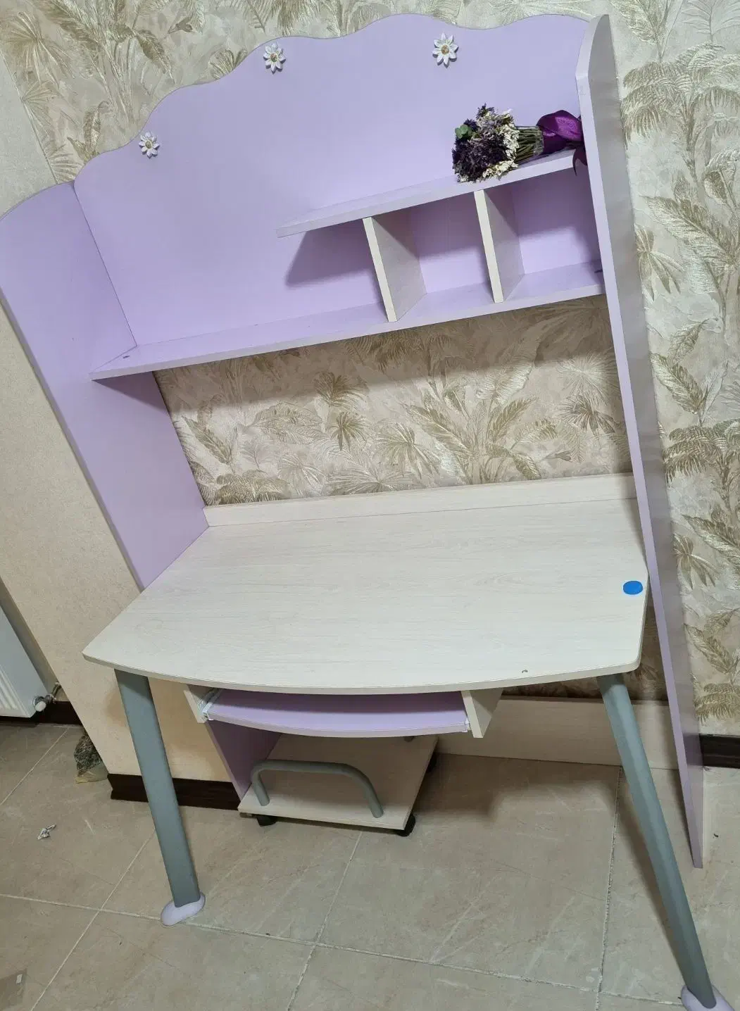 میز تحریر بزرگ و دخترانه|میز تحریر و کامپیوتر|شیراز, آزادگان|دیوار