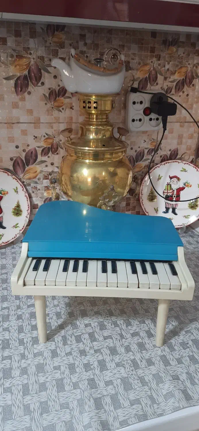 پیانو قدیمی ساخت ایتالیا سالم و تمیز|کلکسیون اشیاء عتیقه|مشکیندشت, |دیوار