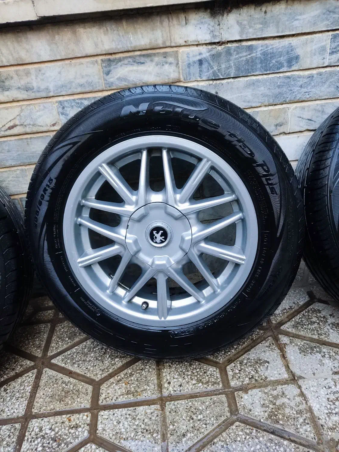 رینگ خرچنگی ۱۵ و لاستیک نکسن کره ای|قطعات یدکی و لوازم جانبی|کوهدشت, |دیوار