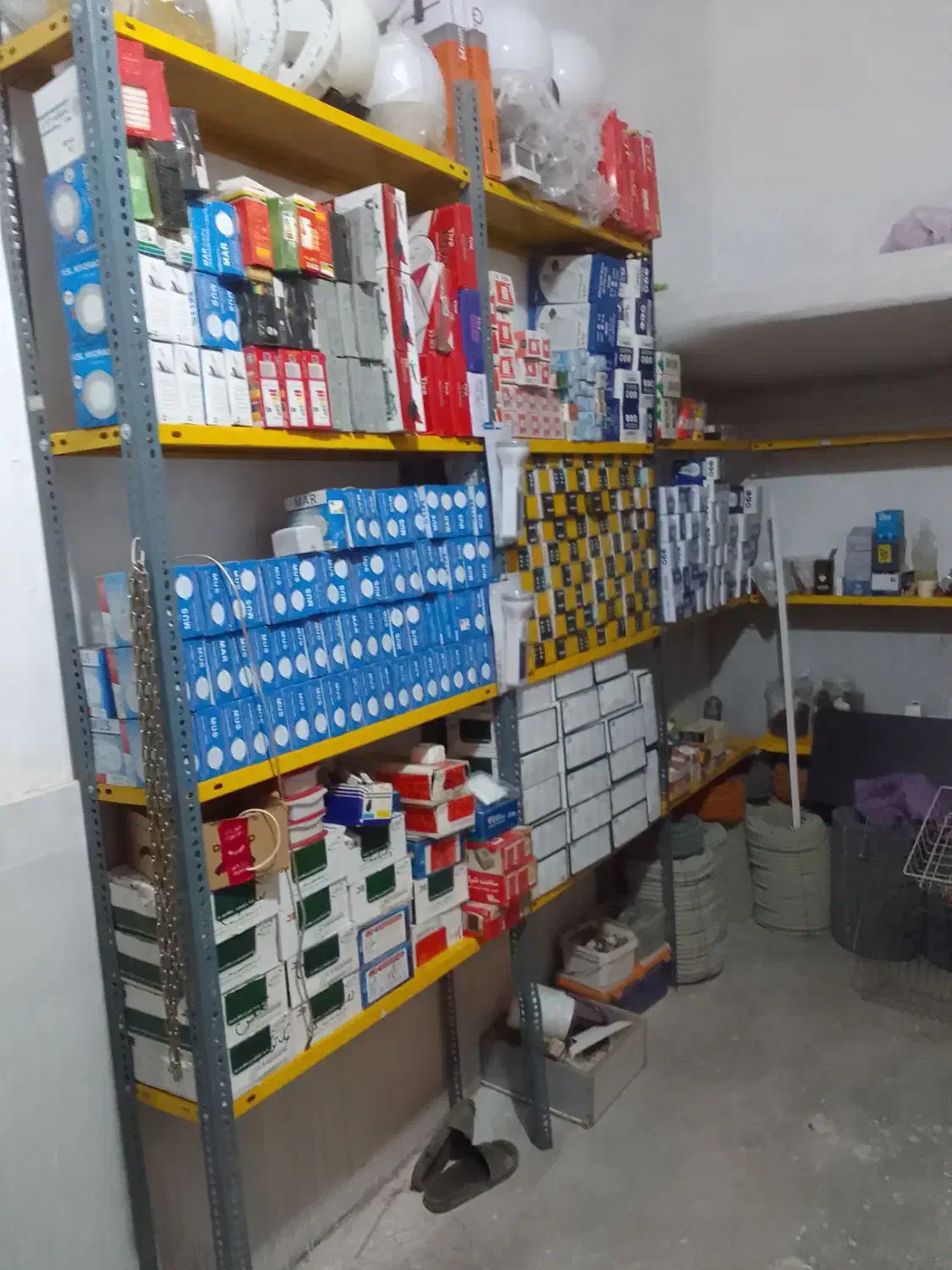 الکتریکی و برق ساختمان|خدمات پیشه و مهارت|نهاوند, |دیوار